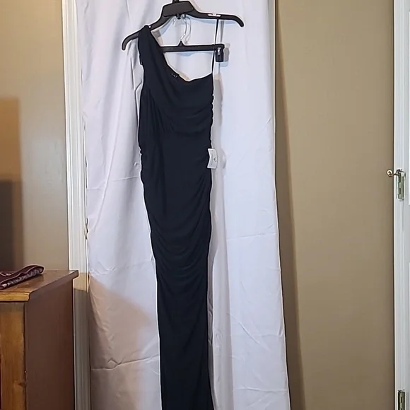 one shoulder prom dress windsor Windsor Avery One Shoulder Cutout Slim Formal Dress at Hamilton Place in Chattanooga, TN